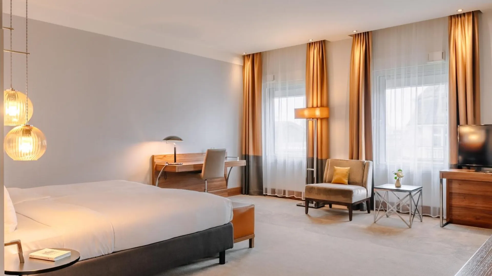 Reichshof Hotel Hamburg 4*,  Niemcy